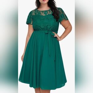 Elegant Emerald Green Lace Plus-Size Dress with Front Tie (18)